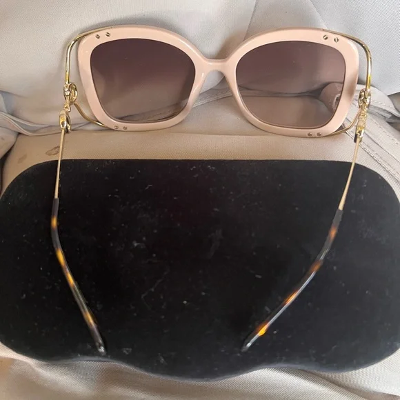 GUCCI NEW SUNGLASSES WITH CASE❤️‍🔥 - Picture 4 of 16